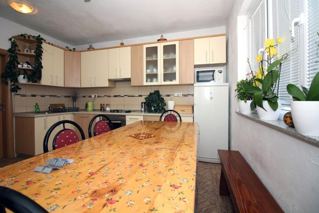 4 Bedroom Apartment In Tisno Exteriör bild