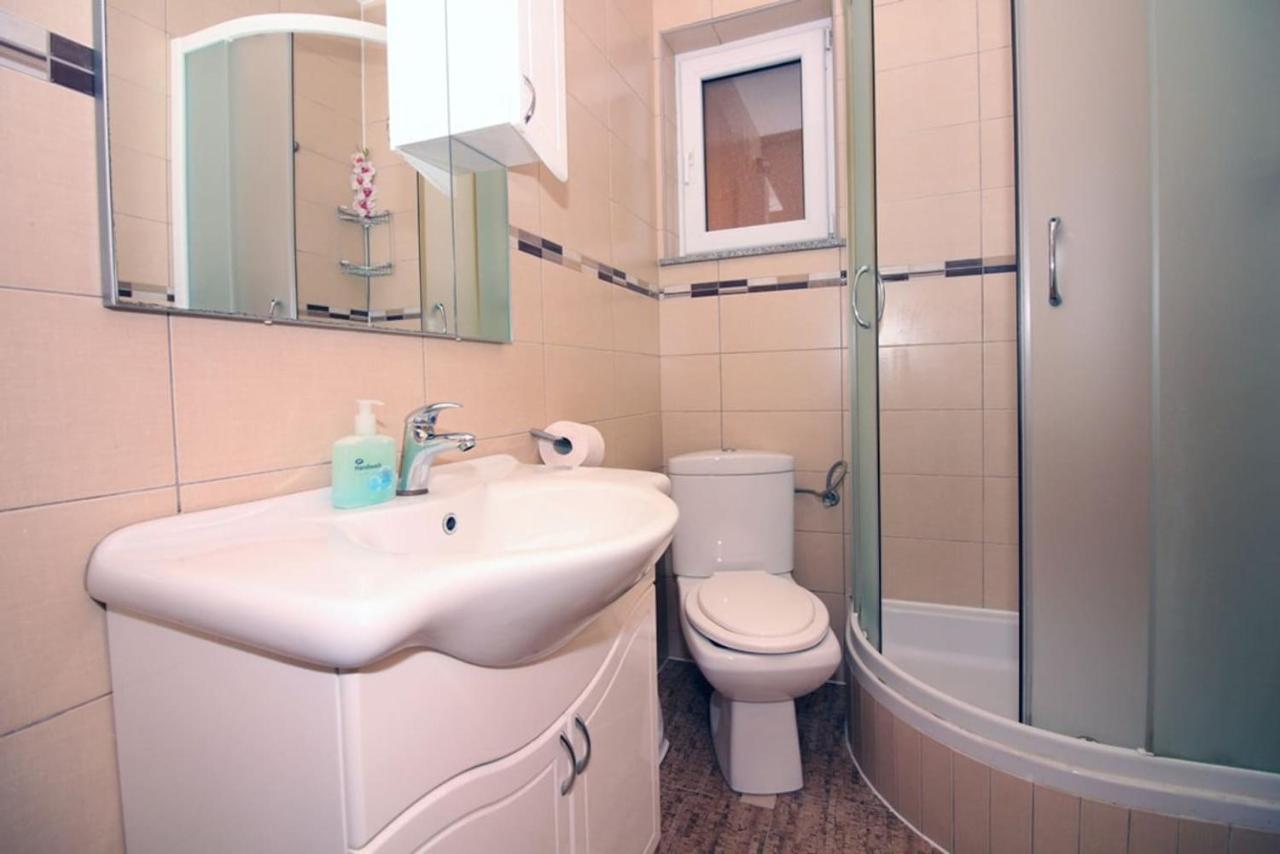 4 Bedroom Apartment In Tisno Exteriör bild