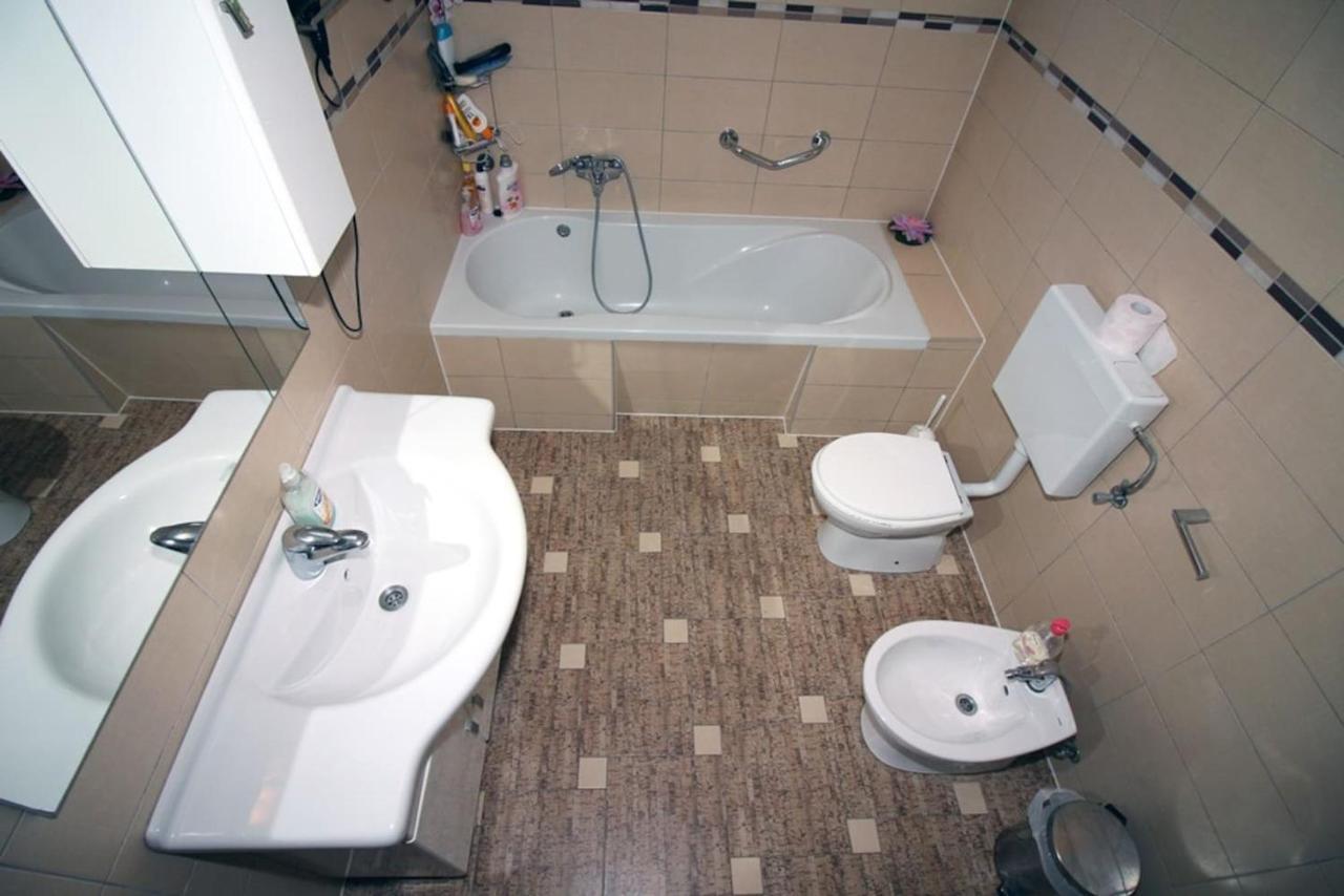 4 Bedroom Apartment In Tisno Exteriör bild