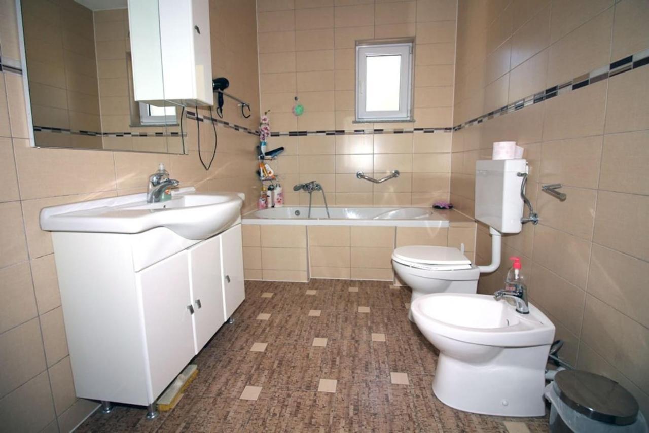 4 Bedroom Apartment In Tisno Exteriör bild