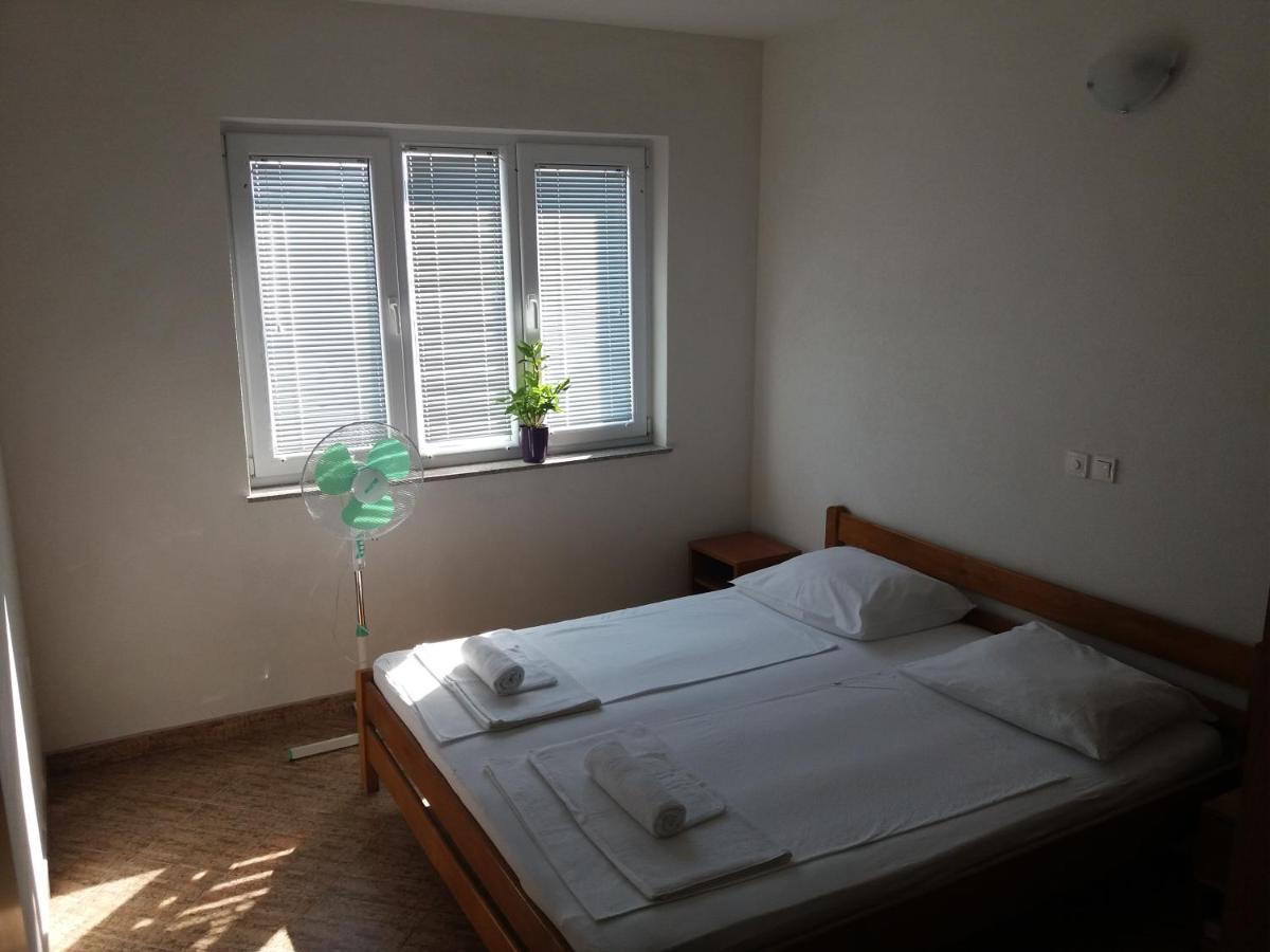 4 Bedroom Apartment In Tisno Exteriör bild